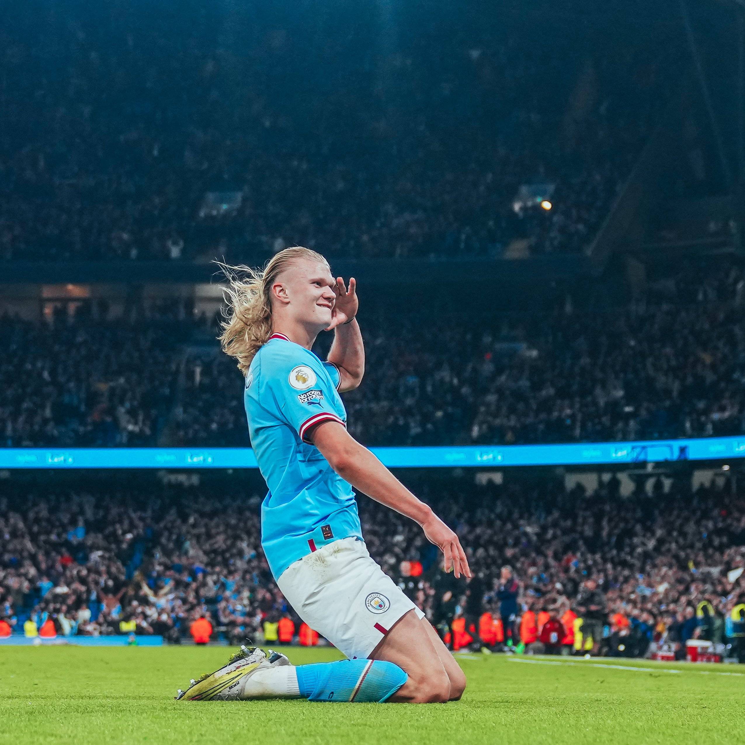 爱游戏网址-关于哈兰德在曼城比赛中惊险逆转，夺冠引发热议！赛场气氛火爆的信息