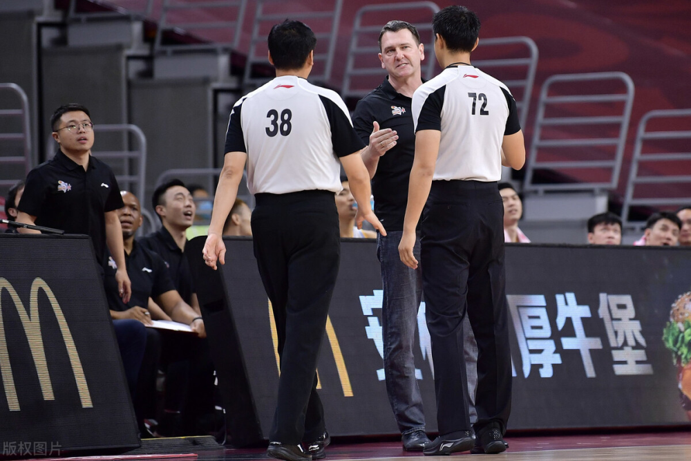 欧篮联加时末段再迎强敌，成都蓉城止住颓势，主帅态度：媒体盛赞，赛程密集仍需轮换的简单介绍